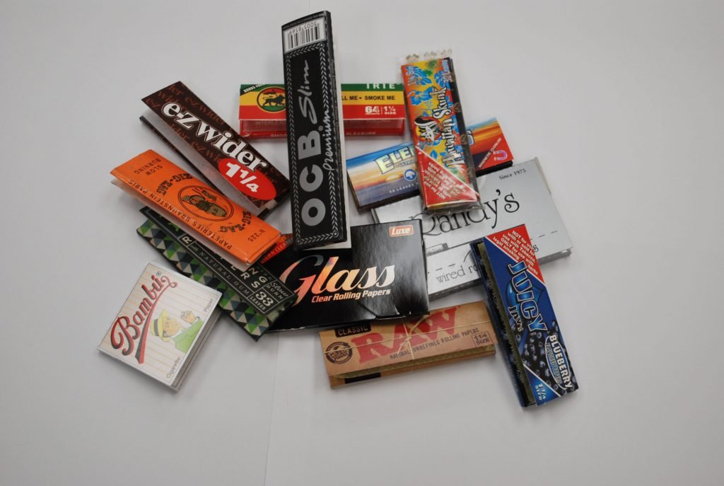 How to Choose the Right Rolling Paper for a Smooth Smoking Experience